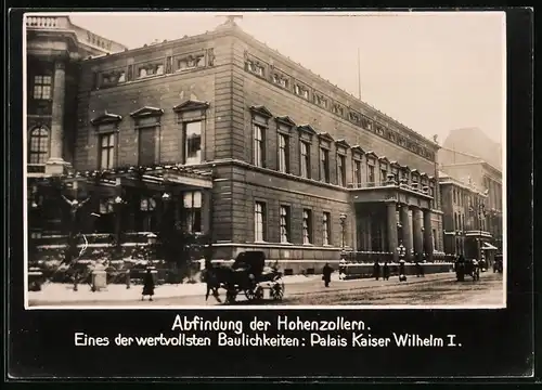 Fotografie unbekannter Fotograf, Ansicht Berlin, Abfindung der Hohenzollern, Palais Kaiser Wilhelm I. Unter den Linden
