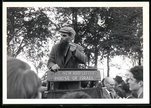 Fotografie Jude - Israeli spricht bei einer öffentlichen Veranstaltung, The New and Latter House of Israel