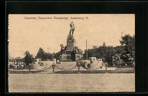 AK Saratow, Platz mit Denkmal