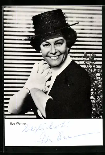 AK Schauspielerin Ilse Werner mit Hut und Handschuhen, original Autograph