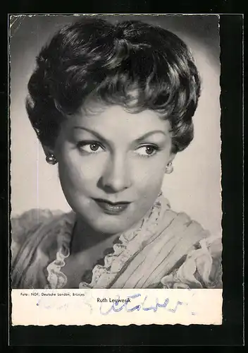 AK Schauspielerin Ruth Leuwerik, mit original Autograph