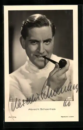 AK Schauspieler Albrecht Schoenhals mit Pullover und Pfeife, Original Autograph