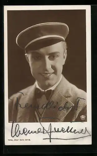 AK Schauspieler Werner Fuetterer lächelnd, Original Autograph