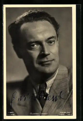 AK Schauspieler Gustav Diessl im hellen Anzug, Original Autograph