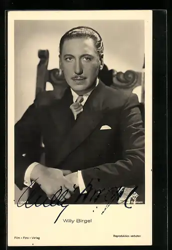 AK Schauspieler Willy Birgel auf Stuhl sitzend, Original Autograph