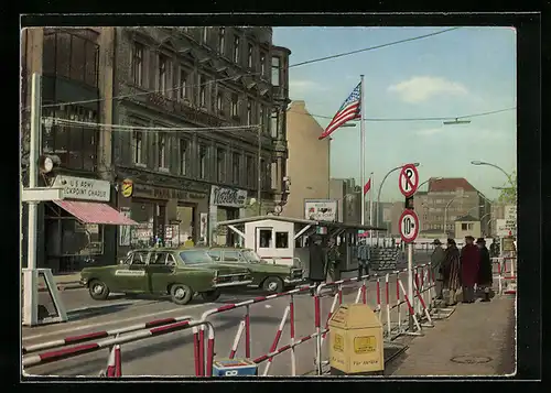 AK Berlin, Checkpoint Charlie, Grenze mit Flagge der USA