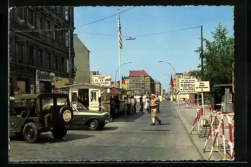 AK Berlin, Checkpoint Charlie mit Grenzer, Passierstelle Friedrichstrasse an der Sektorengrenze