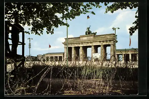 AK Berlin, Brandenburger Tor mit Mauer und Stacheldraht