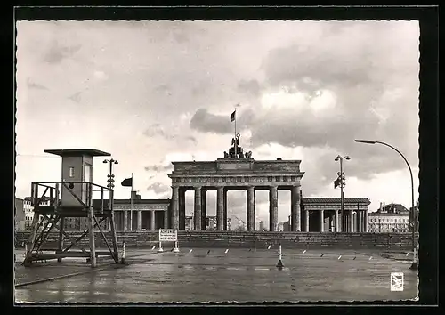 AK Berlin, Grenze und Wachtposten an dem Brandenburger Tor