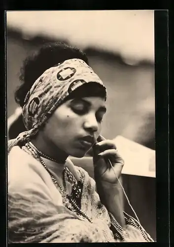 AK Moskau, Weltkongress der Frauen 1963, Frau mit einem Stirnband
