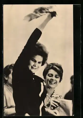 AK Moskau, Die erste Kosmonautin Valentina Tereschkowa auf dem Weltkongress der Frauen 1963, DDR-Propaganda