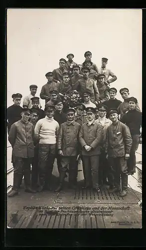 AK Kapitän König mit Offizieren und Mannschaft auf dem Frauchttauchboot Deutschland, U-Boot