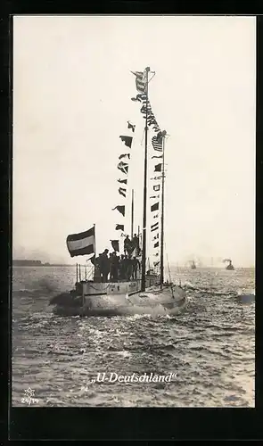 AK U-Boot U-Deutschland mit Flaggengala in See stechend