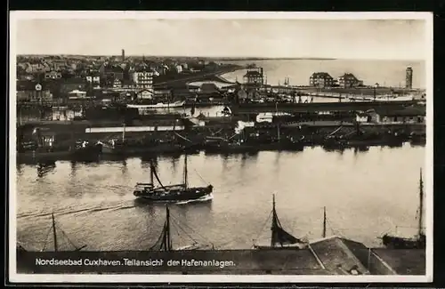 AK Cuxhaven, Teilansicht d. Hafenanlagen, Boot