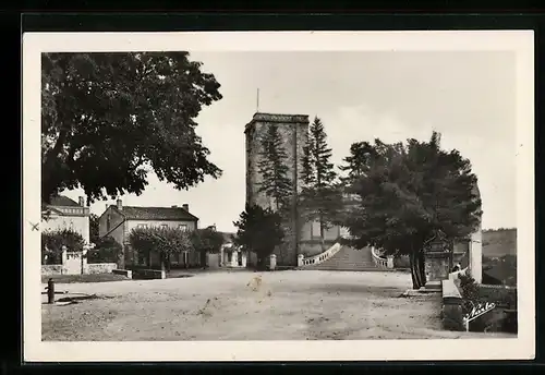 AK Puy-l`Évêque, Place de la Mairie et l`Ancien Donjon