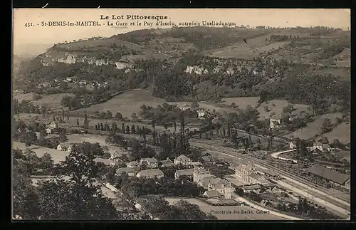 AK Saint-Denis-les-Martel, La Gare et le Puy d`Issolu