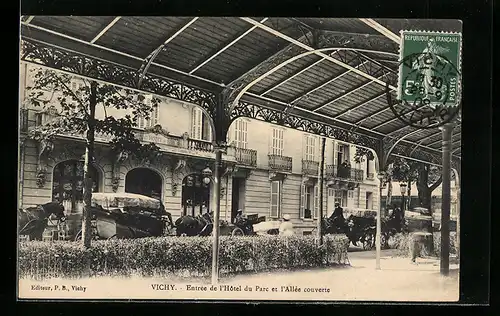 AK Vichy, Entrée de l`Hôtel du Parc et l`Allée couverte