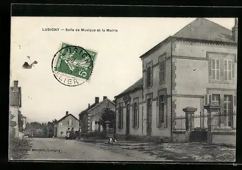 AK Lusigny, Salle de Musique et la Mairie