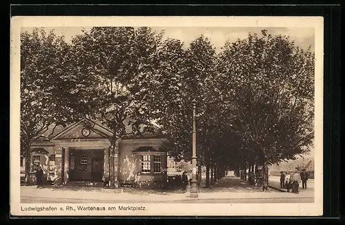 AK Ludwigshafen a. Rh., Wartehaus am Marktplatz