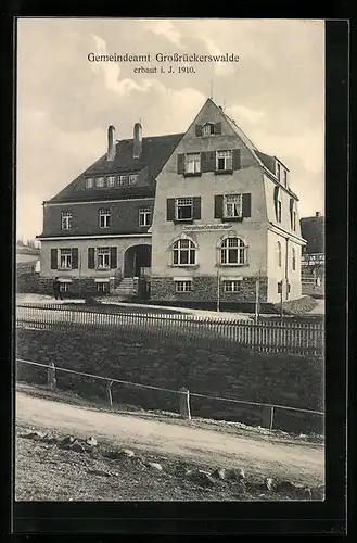 AK Grossrückerswalde, Gemeindeamt mit Anlagen, Strassenansicht