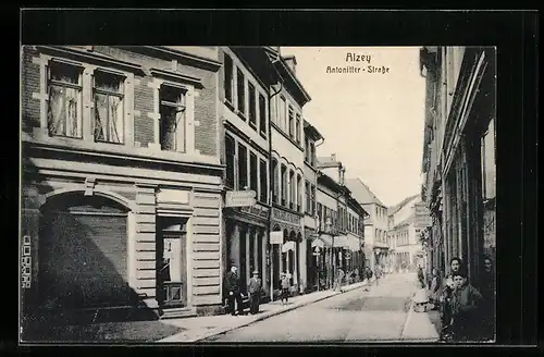 AK Alzey, Antonitter-Strasse mit Kölner Konsum-Geschäft