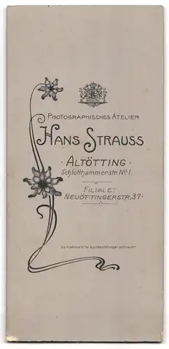 Fotografie Hans Strauss, Altötting, Eleganter Bürgerlicher posiert mit Zeitung