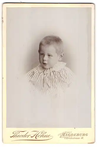 Fotografie Theodor Höhne, Magdeburg, Ullrichstr. 18, Kleiner Junge in modischer Kleidung