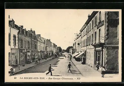 AK La Roche-sur-Yon, Rue Georges Clémenceau