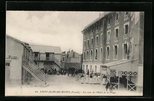 AK St-Jean-de-Monts, La cour de l`Hotel de la Plage