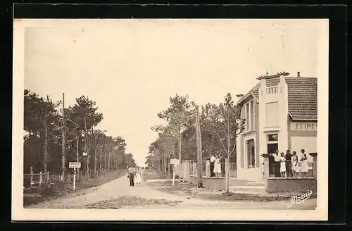 AK Grière, Avenue en bordure de foret