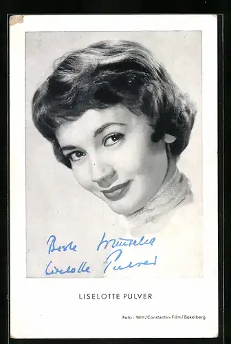 AK Schauspielerin Liselotte Pulver in die Kamera blickend, Autograph