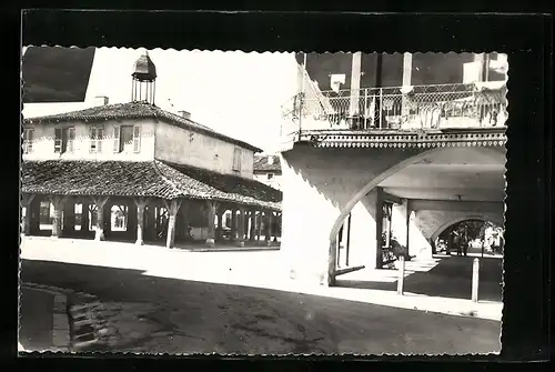 AK Vill Eréal, La Halle et les Cornieres