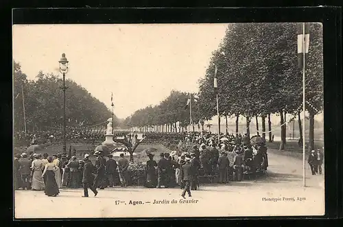 AK Agen, le jardin Gravier, une foule de gens attroupée