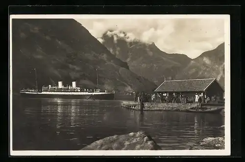 AK Hellesylt, Partie am Norangsfjord, Kreuzfahrtschiff