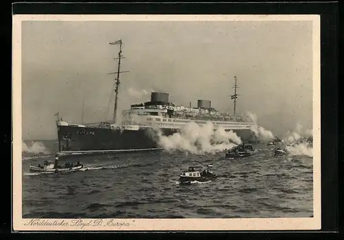 AK Vierschrauben-Turbinen-Schnelldampfer Europa mit Begleitbooten