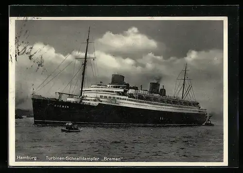 AK Hamburg, Passagierschiff Bremen im Hafen vor Anker liegend