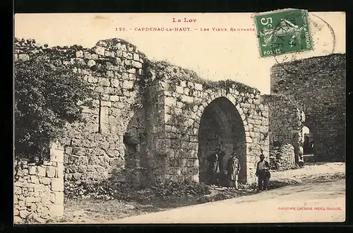 AK Capdenac-le-Haut, Les vieux Remparts