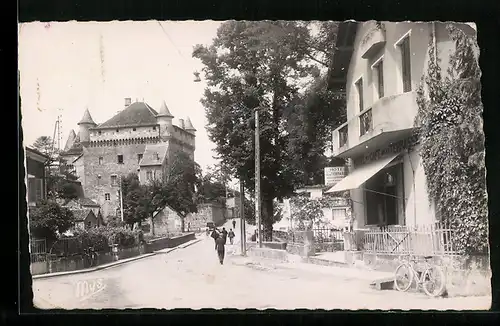 AK Lacapelle-Marival, Le Pont, le Château et Hôtel de la Terrasse