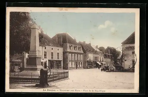 AK Le Donjon, Monument aux Morts, Place de al République