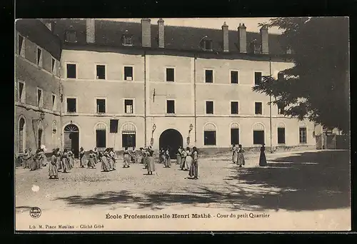 AK Yzeure, École Professionnelle Henri Mathé, Cour du petit Quartier