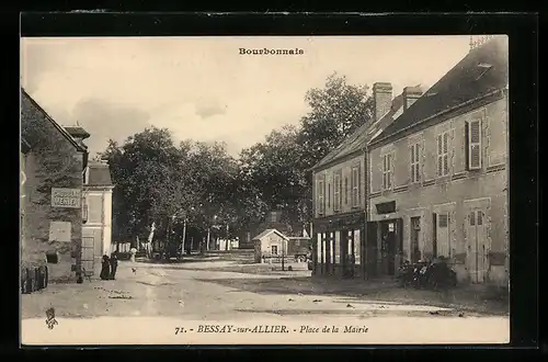 AK Bessay-sur-Allier, Place de la Mairie