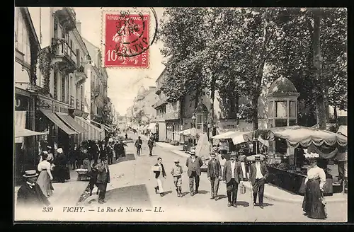 AK Vichy, La Rue de Nimes