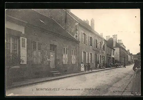 AK Montmarault, Gendarmerie et Hotel de Ville