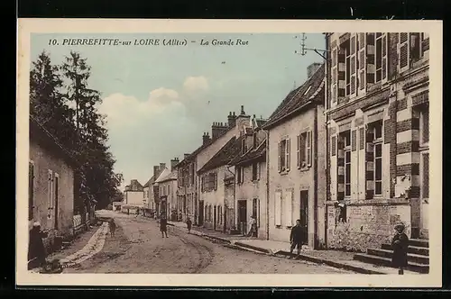 AK Pierrefitte-sur-Loire, La Grande Rue, Strassenpartie