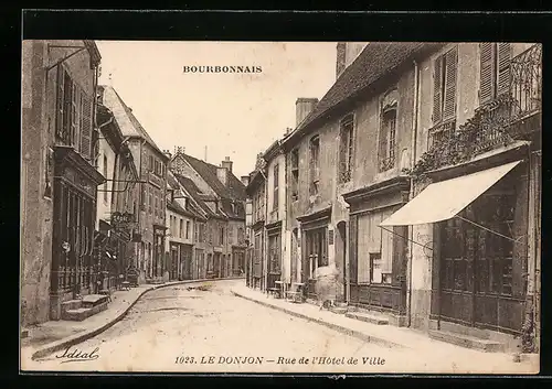 AK Le Donjon, Rue de l`Hôtel de Ville, Strassenpartie