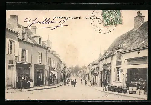 AK Dompierre-sur-Besbre, Rue de la Gare, Strassenpartie