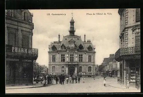 AK Commentry, Place de l`Hôtel-de-Ville