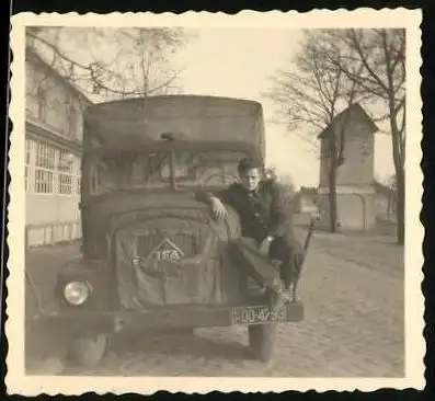Fotografie DDR KVP-Kasernierte Volkspolizei, Lastwagen IFA, LKW-Pritsche