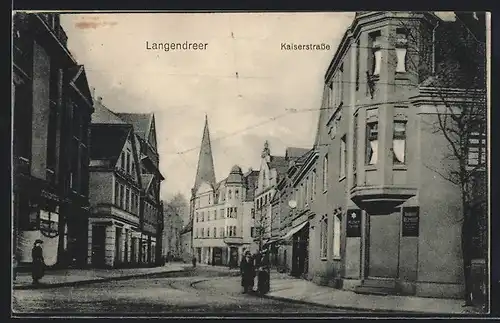 AK Langendreer, Kaiserstrasse mit Passantinnen und Kirche