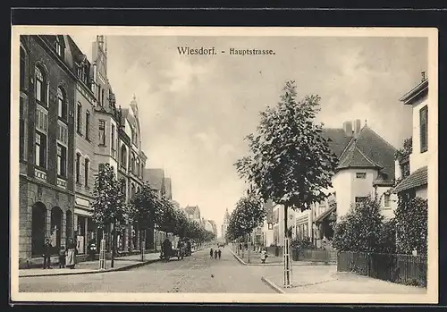 AK Wiesdorf, Hauptstrasse mit Bäumen und angrenzenden Villen